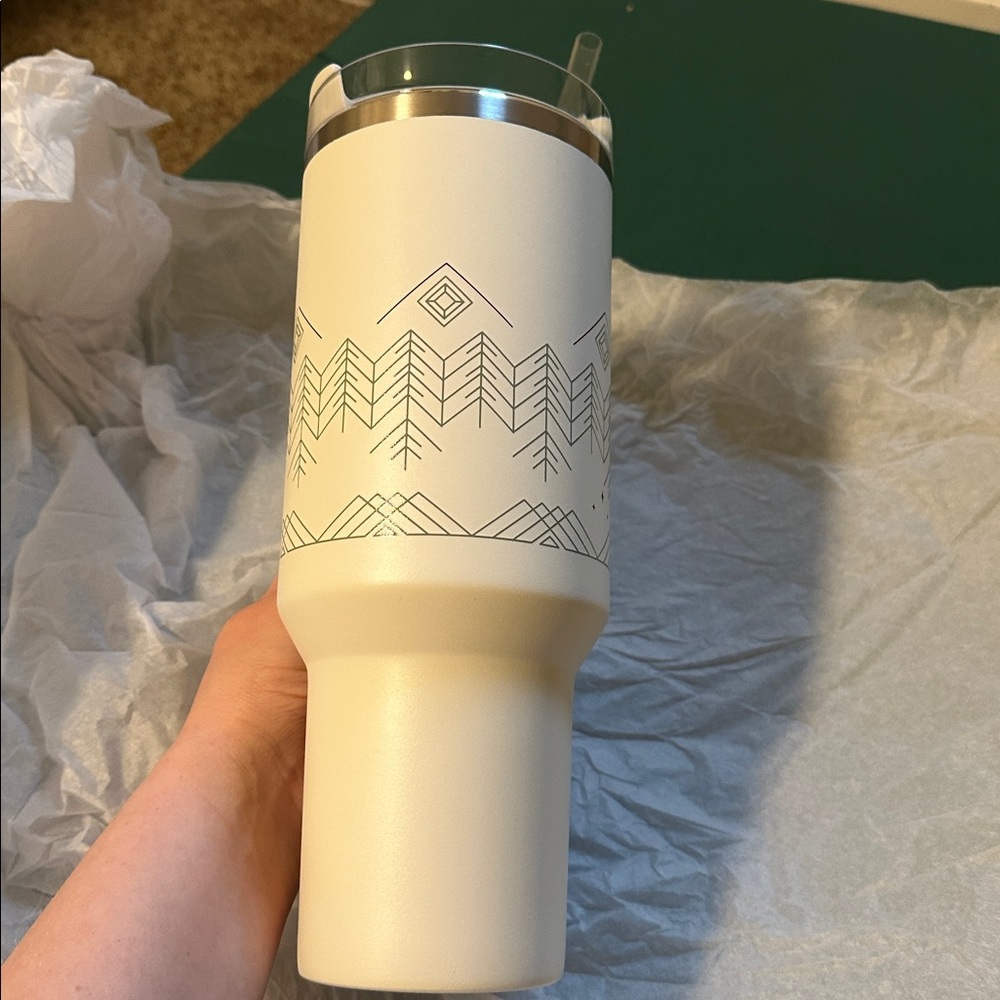 NIB/NWT Stanley 40oz Tumbler in Pale Stone Winterscape - Picture 5 of 13
